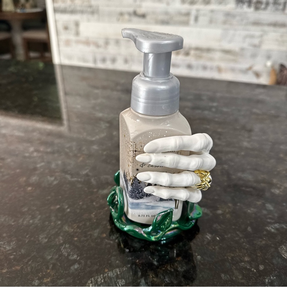 Bath and body works HalloweenWhite Hand soap holder Gold spider ring